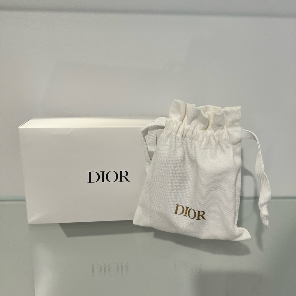 Dior Make Up bag and samples - Picture 3 of 3